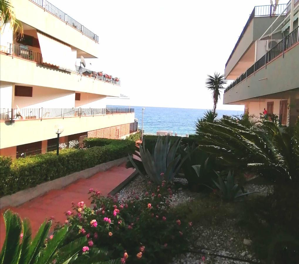 Apartamento Oltremare Taormina Letojanni Exterior foto